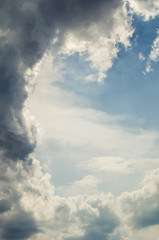 Obraz premium Beautiful clouds with sunlight against the blue sky