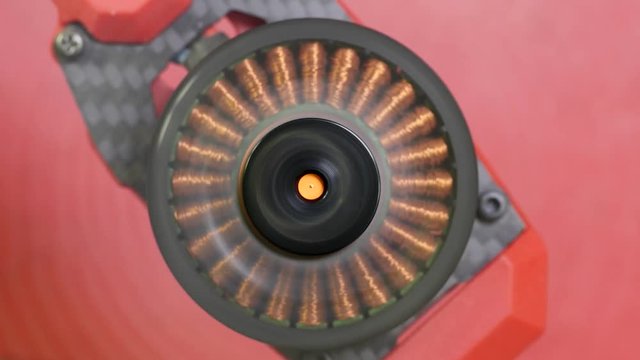 Spinning brushless motor of the multicopter with a carbon fibre propeller mounted on. High-precision low vibration bearing technology helps to create faster equipments. Static Macro Shot 4K Video
