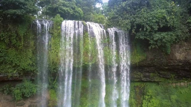 inspiring picture water falls abruptly from top