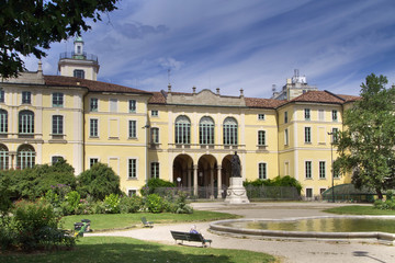 Milano, Palazzo Dugnani, Lombardia, Italia, Europa, Yellow Dugnani Palace and Fountain in Milan, Lombardy, Italy, Europe
