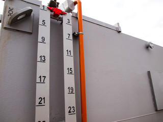capacity is flammable with the level gauge