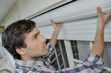 fixing the rolling blinds