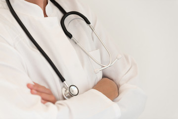 Arzt im Krankenhaus mit einem Stethoskop