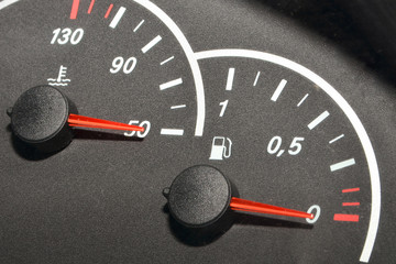 the instrument panel in the car, the speed dial on the dashboard