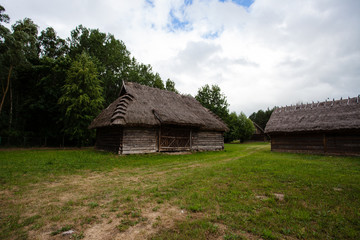 Plakat Barn with a thatched roof in a village in Poland 