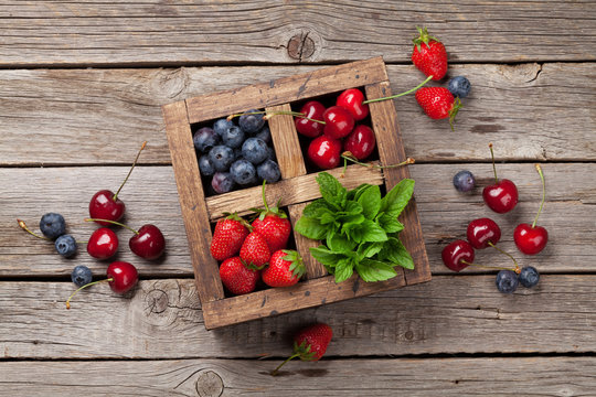 Fresh summer berries box