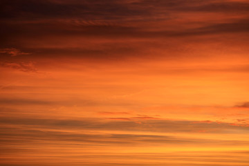 Sonnenuntergang nur Himmel in Orange