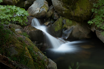 Fototapeta na wymiar Sierra Nevada Waterfall