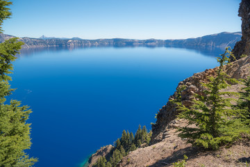 Fototapeta na wymiar Pristine blue waters of Crater Lake, Oregon