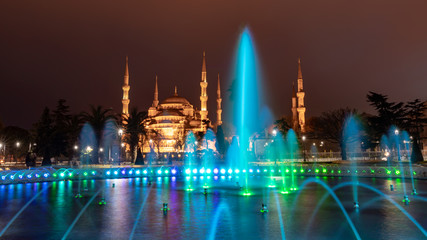 Fototapeta na wymiar Istanbul, pool in front of Blue Mosque