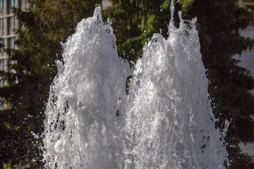 Double water jets flowing vertically