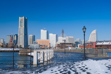 Fototapeta premium 積雪 横浜 みなとみらい 象の鼻防波堤
