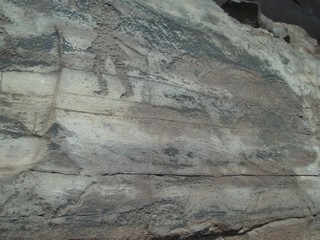 Сундуки, горы, наскальная живопись