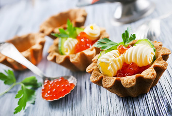 tartalets, butter and salmon caviar