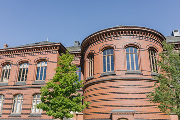Fototapeta na wymiar Hauptgebäude und Historischer Campus der Universität Greifswald