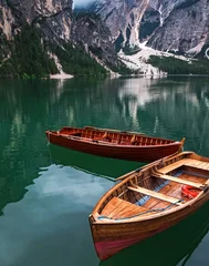 Holzboote auf dem schönen Pragser Wildsee, © Diana Vyshniakova