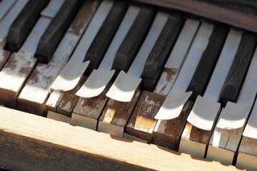 Keys of a desolate old weathered piano, Melbourne 2017