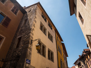 Fototapeta na wymiar glimpses on the walls of buildings in Annecy France