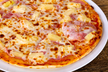 Pizza with ham