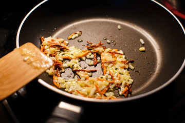 Roast for onion and carrot soup in a frying pan