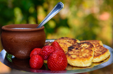 pancake with strawberry and sour cream