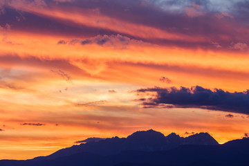 穂高岳連峰の夕暮れ