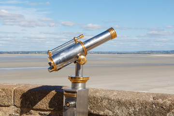 Longue-vue panoramique devant la baie du Mont Saint Michel