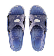 old slipper, old flipflop isolated on white