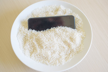 the smartphone is dried in rice