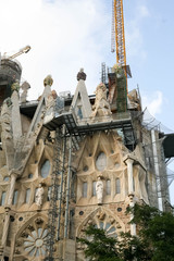 Naklejka premium Basílica modernista Sagrada Familia de Gaudí en Barcelona en construcción