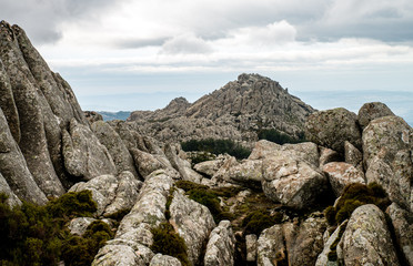 Fototapeta na wymiar Klettern auf dem Monte Limbara auf Sardinien