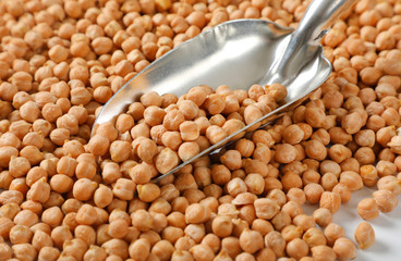 raw dried chickpeas