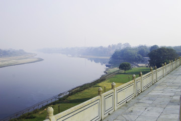 Obraz premium Yamuna river, near Taj Mahal, Agra, India