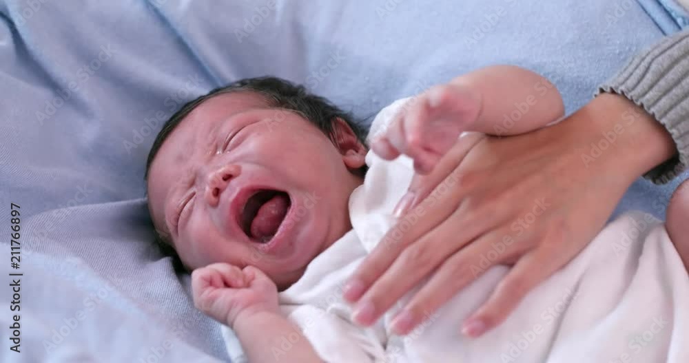 Poster New born baby crying with hand comforting