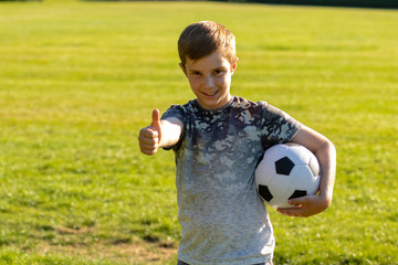 Naklejka premium Pre-teen caucasian boy playing outside