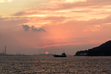 Fototapeta na wymiar 関門海峡の夕日