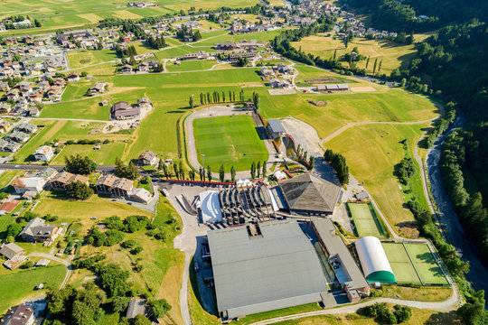 Bormio - Centro sportivo e Pentagono - Valtellina (IT) - Vista aerea panoramica