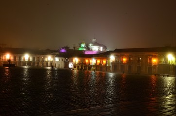 Fototapeta na wymiar Quito Plaza San Francisco bei nacht
