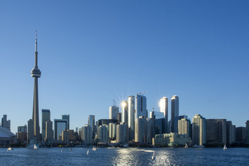 Obraz premium Panorama of Toronto and the sunbeam