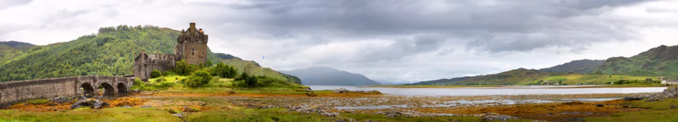 Gardinen Eilean Donan Castle autumn panorama © Rixie