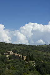 Fototapeta na wymiar typical farm of the Tuscan hills