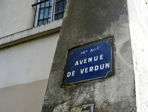 Avenue de Verdun. Plaque de nom de rue.