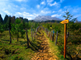 signpost towards Gorbeia Mountain peak