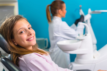 Fototapeta premium Girl at the dentist office