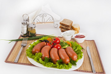 Boiled sausages with tomatoes, cucumbers and greens. Served with black or white bread.