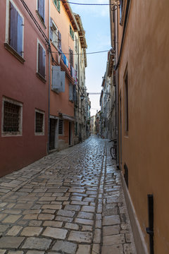 Fototapeta Street and buildings of old town Rovinj