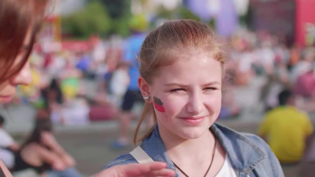 Woman paints German flag on niece's cheek