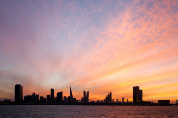 Plakat Bahrain skyline and dramatic sky during sunset