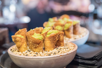 Fried wanton with green sauce