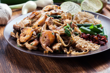 Pad Thai with chicken and shrimp